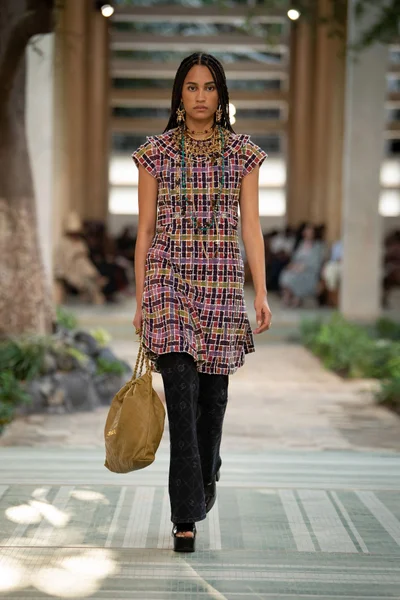 Look 32
